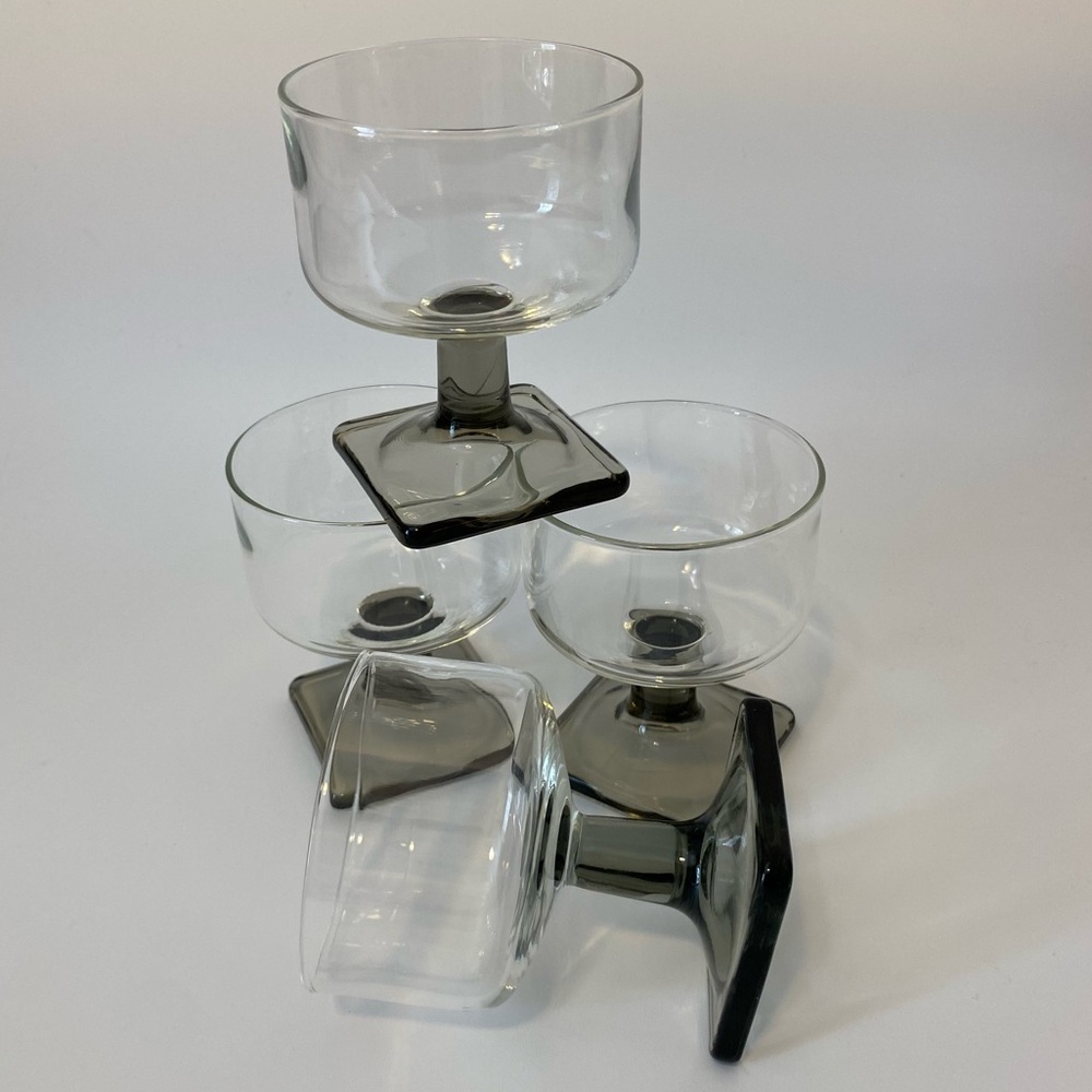Elegant Black Stem Glassware Set